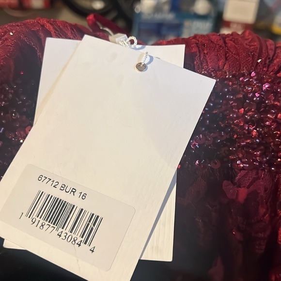 Mac Duggal 67712 NWT EMBELLISHED FLORAL GOWN - Picture 8 of 11